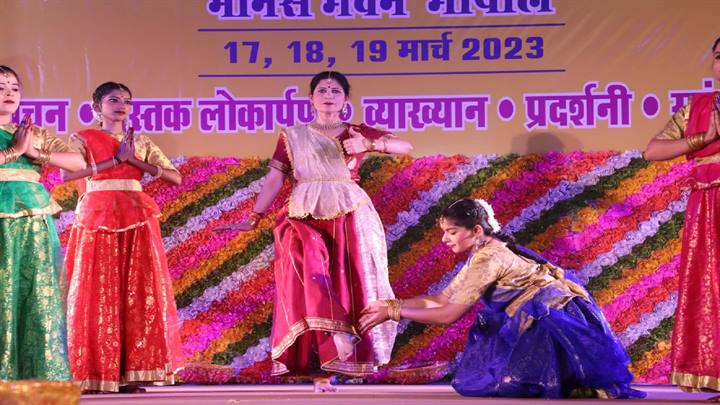 "राम की शक्ति पूजा" की हुई भावपूर्ण नृत्य प्रस्तुति